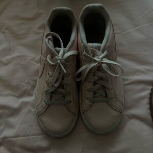 Nike Women's Sneakers in White and Light Green